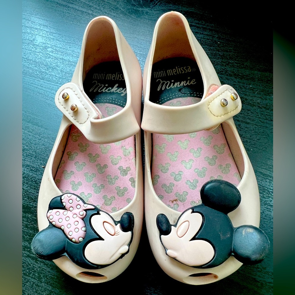 Mini melissa kissing mouse. Minnie and Mickey.